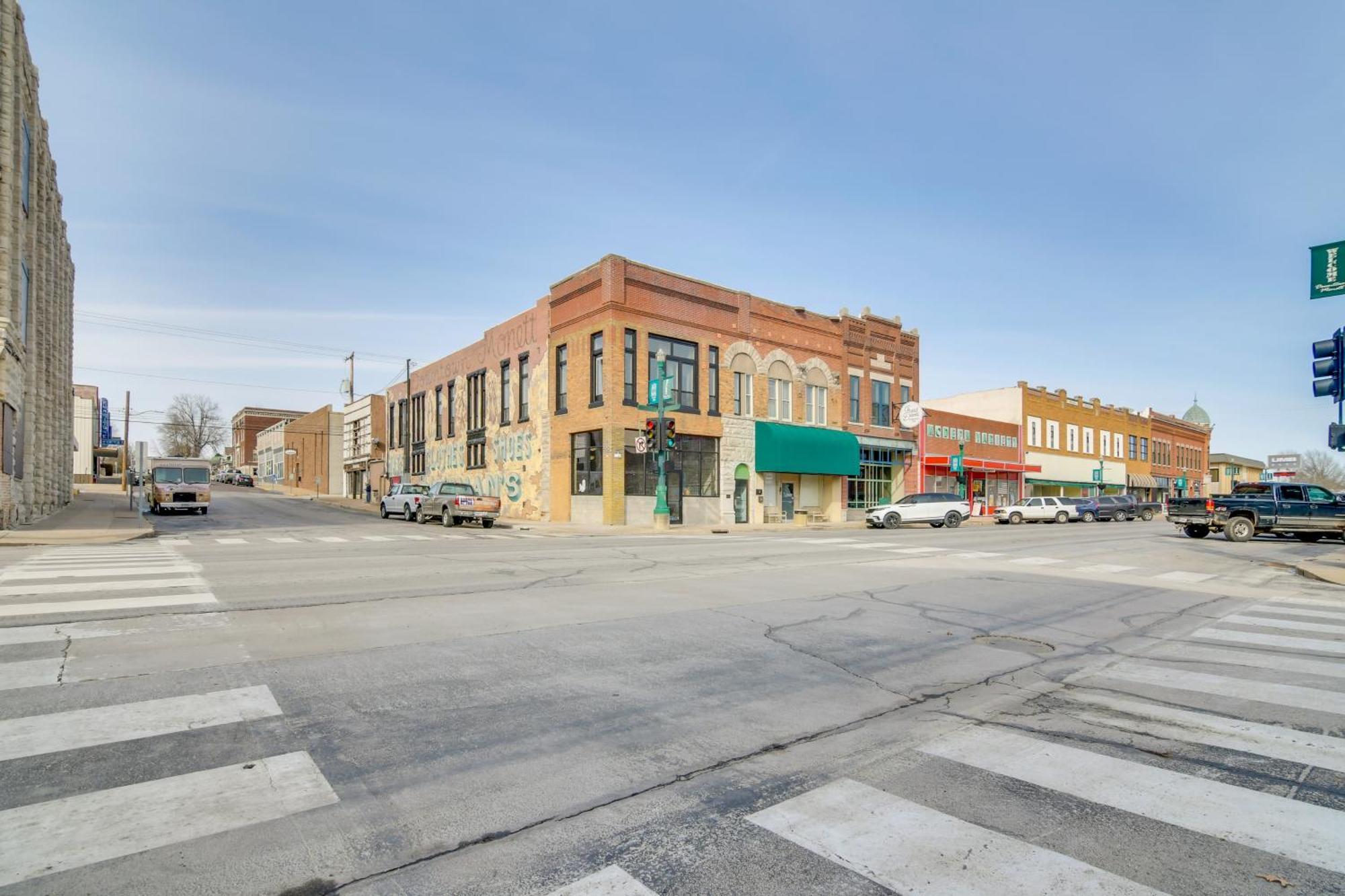 Dtwn Loft In The Heart Of Monett Pets Welcome! Luaran gambar