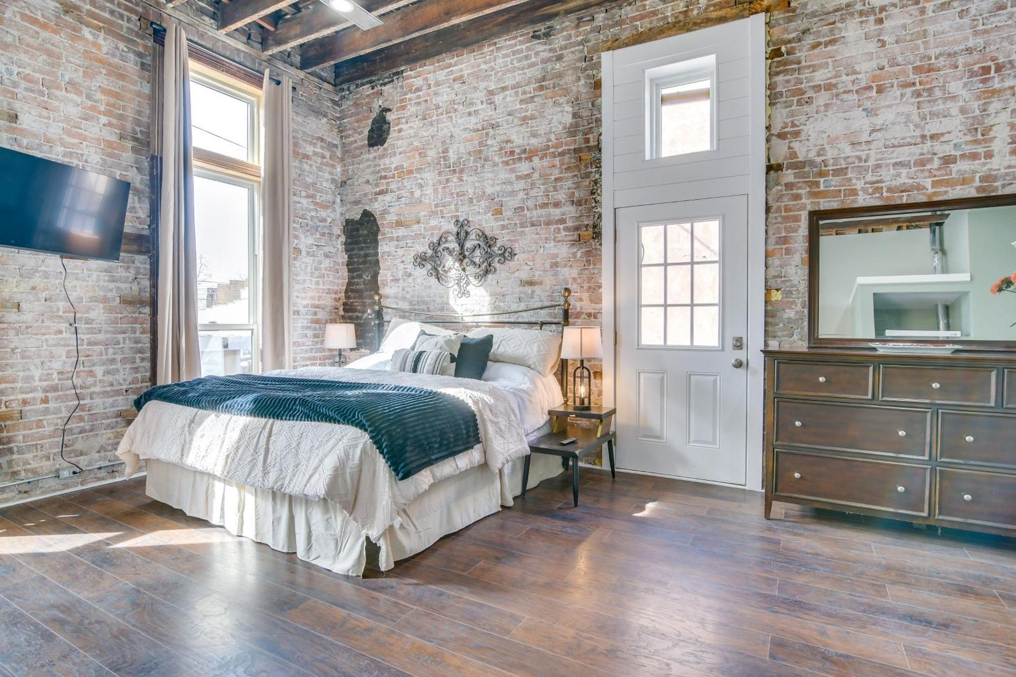 Dtwn Loft In The Heart Of Monett Pets Welcome! Luaran gambar
