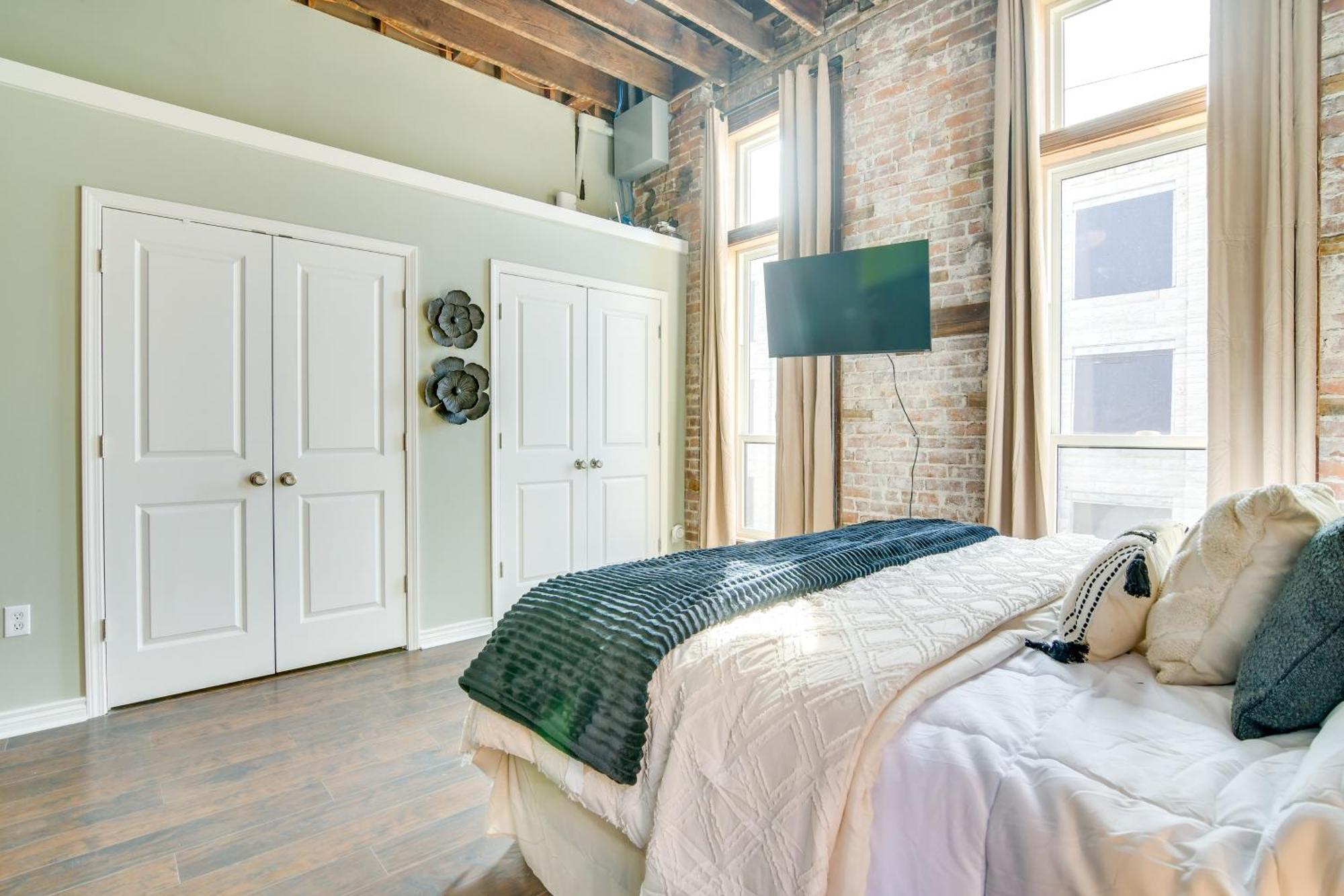 Dtwn Loft In The Heart Of Monett Pets Welcome! Luaran gambar